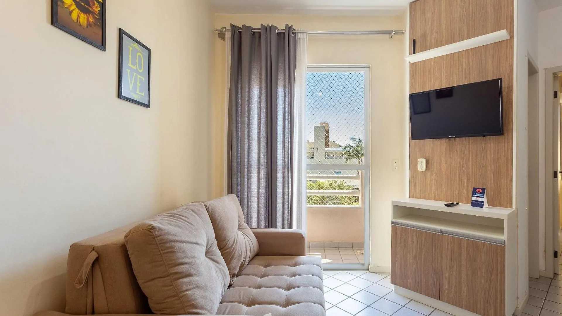 Apto Em Otima Localizacao A 100M Da Praia Csg305 Florianopolis Apartment